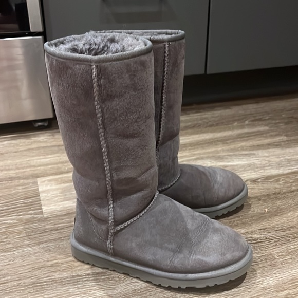 UGG Classic Tall Boot - Picture 4 of 6
